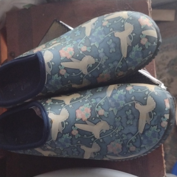 Western Chief Flowers Hummingbirds Garden Classic Rain Slip On Clog Sz  W/9m - Picture 2 of 3
